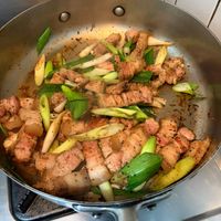 可能是快炒和燉小牛膝的圖像