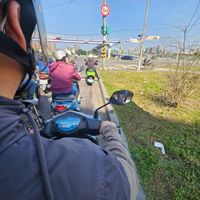 可能是摩托車、速克達和文字的圖像
