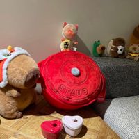 可能是玩具、紅心和顯示的文字是「き STAUB 」的圖像