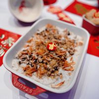 可能是炒麵、粥和文字的圖像