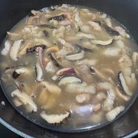 可能是香菇、義大利麵和蘑菇的圖像