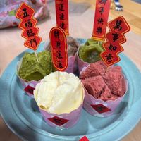 可能是義式冰淇淋和顯示的文字是「新 年 快 楽」的圖像