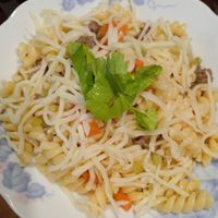 可能是炒麵、拉麵和義大利麵的圖像