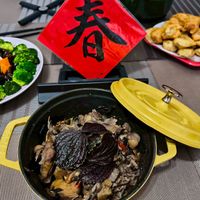 可能是火鍋、豆腐和顯示的文字是「春」的圖像