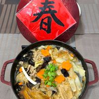 可能是豆腐、火鍋、香菇、拉麵、麵、粥和顯示的文字是「春」的圖像