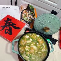 可能是火鍋、拉麵、豆腐、粥和文字的圖像