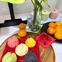 可能是港式點心、杯子蛋糕和顯示的文字是「踏生 を 踏 金」的圖像