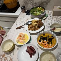 可能是粥、火鍋和西班牙大鍋飯的圖像