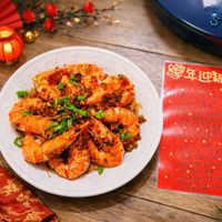 可能是炒麵和顯示的文字是「 8 STAUB 總年迎新春」的圖像