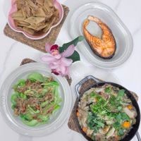 可能是炒飯、炒麵和顯示的文字是「 STAUB STAUB Sieet HOVIS 」的圖像