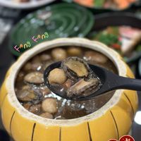 可能是火鍋和顯示的文字是「 ย ဂ၈၅ 好運連連 運連 好」的圖像