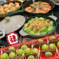 可能是‎炒麵、火鍋、西瓜和‎顯示的文字是「 ‎الی ST SRUB RÍCH 發 FAng ยล0‎ 」‎‎ 的圖像
