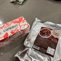 可能是巧克力棒、甜點和文字的圖像