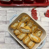 可能是黑麥麵包、蛋糕、巴布卡麵包和半圓形餡餅的圖像