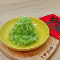 可能是顯示的文字是「 Staub 」的圖像