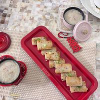 可能是豆腐、壽司和文字的圖像