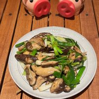 可能是鯷魚和香菇的圖像