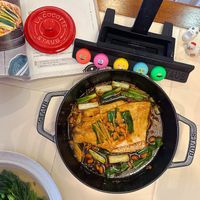 可能是西班牙大鍋飯和文字的圖像