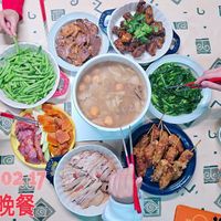 可能是炒麵、火鍋和文字的圖像