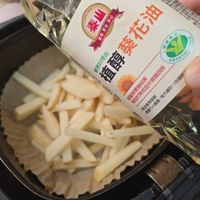 可能是‎藥物、食物和‎顯示的文字是「 ‎1克い 950 معق 植醇葵花油 세리강을 SINGE 幸 泰山 在・ 安心 業 花油 健闘產品 健 101 驗結果 低血中 總膽固醇 重重産 導動初 有博2半晚 有助於降低血中總膽固的 取１ 3克植的 大吉限を 有助於降 物固醇 每天钱 添加格 2FDA建議‎」‎‎ 的圖像