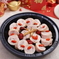可能是豆腐、港式點心、壽司和文字的圖像
