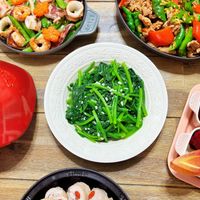 可能是豆腐和顯示的文字是「き r SIAUS STAUB STAUB STAUD 」的圖像