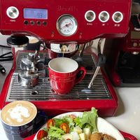 可能是咖啡機、咖啡、咖啡杯和顯示的文字是「 PONLAMA EWILLING POWER 93 MAMUAL STAUL 」的圖像