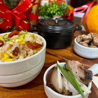 可能是炒飯、豆腐、火鍋、炒麵、香菇、粥和文字的圖像