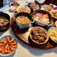 可能是火鍋、炒麵和拉麵的圖像