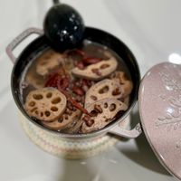 可能是香菇、豆腐和火鍋的圖像