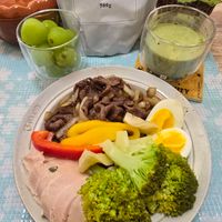 可能是‎肉排和‎顯示的文字是「‎靜岡牧之原 X 幸せな味抹茶 500g 500g 0 ن CTAUB AB‎ 」‎‎ 的圖像