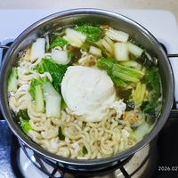 可能是水波蛋、豆腐、拉麵和火鍋的圖像