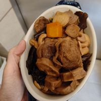 可能是拉麵、香菇、豆腐和文字的圖像