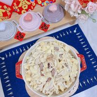 可能是義大利麵和顯示的文字是「 GORES. 福 STAD STAUY 福 STAUB 」的圖像