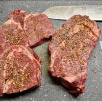 可能是肉排和顯示的文字是「 የሰ 초콘 」的圖像