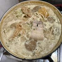可能是粥、豆腐、麵和燉小牛膝的圖像