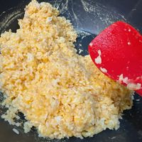可能是炒飯和北非小米飯的圖像