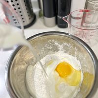 可能是水波蛋和蛋黃的圖像