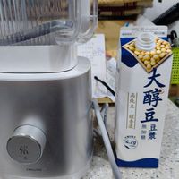 可能是泡茶器、研磨機和文字的圖像
