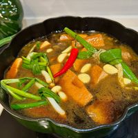 可能是豆腐、燉小牛膝、香菇和火鍋的圖像