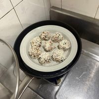可能是椰子馬卡龍的圖像