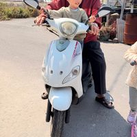 可能是速克達和摩托車的圖像