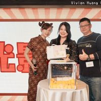 可能是一或多人和顯示的文字是「 Vivian Huang & Jerry Lin ám5l 30 CANO lemyn 光言」的圖像