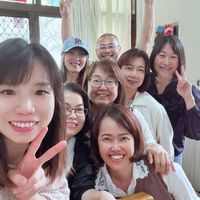 可能是一或多人和顯示的文字是「欢」的圖像