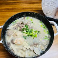 可能是粥、火鍋、拉麵、豆腐和顯示的文字是「 stauh 」的圖像