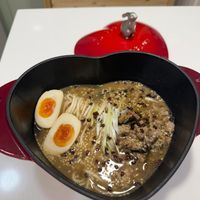 可能是拉麵和水波蛋的圖像