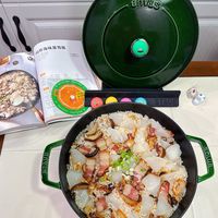 可能是西班牙大鍋飯和文字的圖像