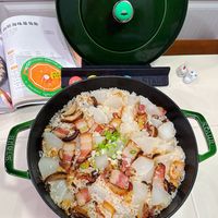 可能是西班牙大鍋飯和文字的圖像