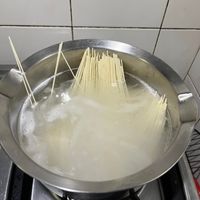 可能是拉麵、起司火鍋和義大利麵的圖像