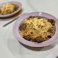 可能是肉排、義大利麵和麵的圖像